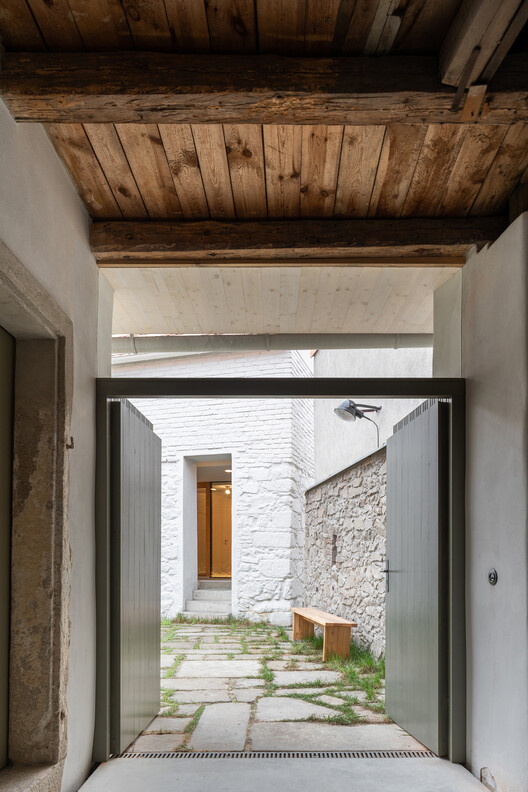 Casa Kozina / Atelier 111 Architekti - Fotografía interior, Fijación Vigas, Ventanas
