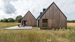 Wooden House on a Meadow / Ultra Architects