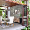 7 - Căn biệt thự 2 tầng hiện đại kh&ocirc;ng gian mở với s&acirc;n vườn v&agrave; hồ c&aacute; Koi