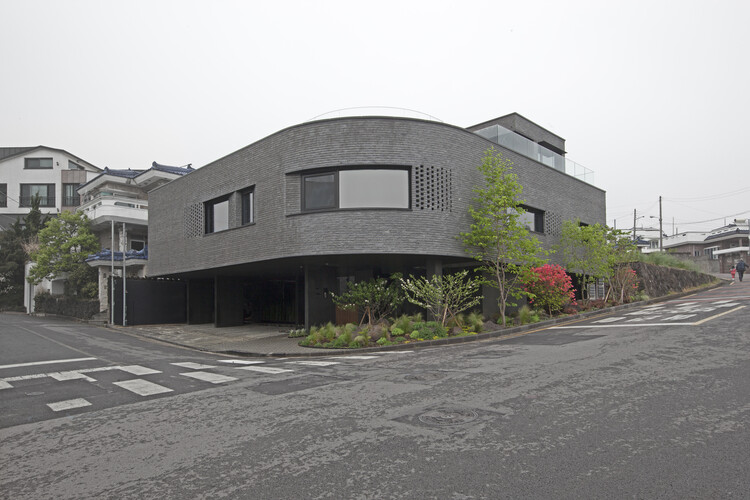 Beyond Red: Architecture With Gray and Black Bricks - Image 5 of 21