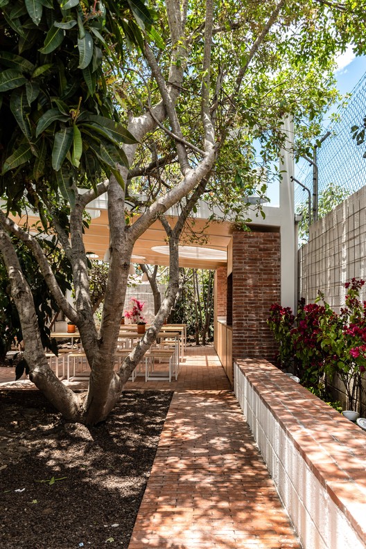 Breakroom in the orchard / URLO Studio + Juan Ruiz + Amelia Tapia - Exterior Photography