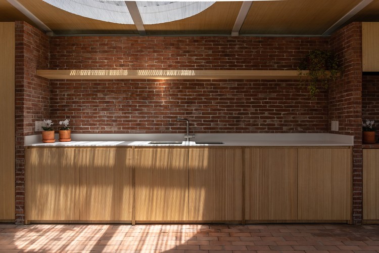 Breakroom in the orchard / URLO Studio + Juan Ruiz + Amelia Tapia - Interior Photography, Kitchen, Countertop