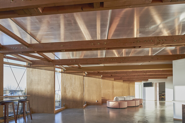 Konohana Clinic / OTA Archistudio + Kubota Construction - Interior Photography, Chair, Beam