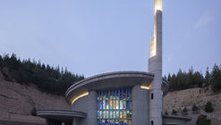 柳林天主教堂 / 以靠建筑