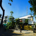 2 - Hoa 'House / IZ Architects: C&ocirc;ng tr&igrave;nh thiết kế kh&ocirc;ng gian mở kết nối trực tiếp với b&ecirc;n ngo&agrave;i.