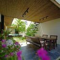 11 - Hoa 'House / IZ Architects: C&ocirc;ng tr&igrave;nh thiết kế kh&ocirc;ng gian mở kết nối trực tiếp với b&ecirc;n ngo&agrave;i.