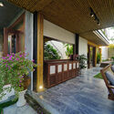 25 - Hoa 'House / IZ Architects: C&ocirc;ng tr&igrave;nh thiết kế kh&ocirc;ng gian mở kết nối trực tiếp với b&ecirc;n ngo&agrave;i.