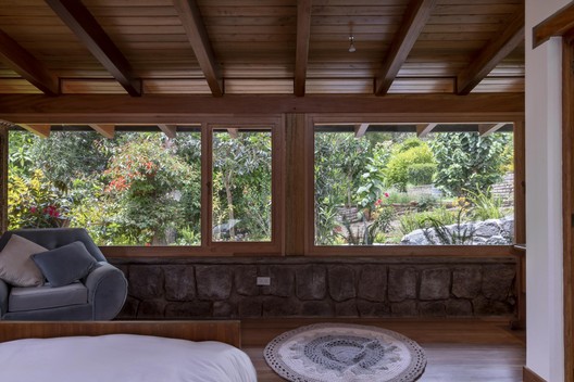 Quarto no morro / El Sindicato Arquitectura - Fotografia de Interiores, Dormitório