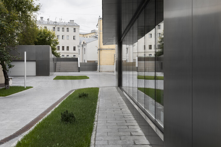 Stainless Steel Pavilions / Stas Kozeen + Azamat Nyrov - Exterior Photography, Windows, Facade, Courtyard