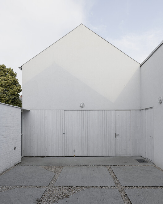 White Arrow House / Théque Atelier - Exterior Photography, Facade, Concrete