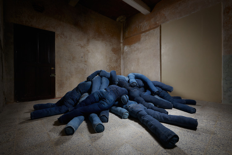 Frida Escobedo and EWE Studio present pieces for MASA Gallery's Vital Elements exhibition in Oaxaca - More Images