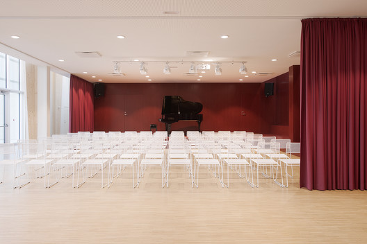 塔比韦雷社区基础学校 / Arhitekt Must 塔比韦雷社区基础学校 / Arhitekt Must - 室内图, 椅子