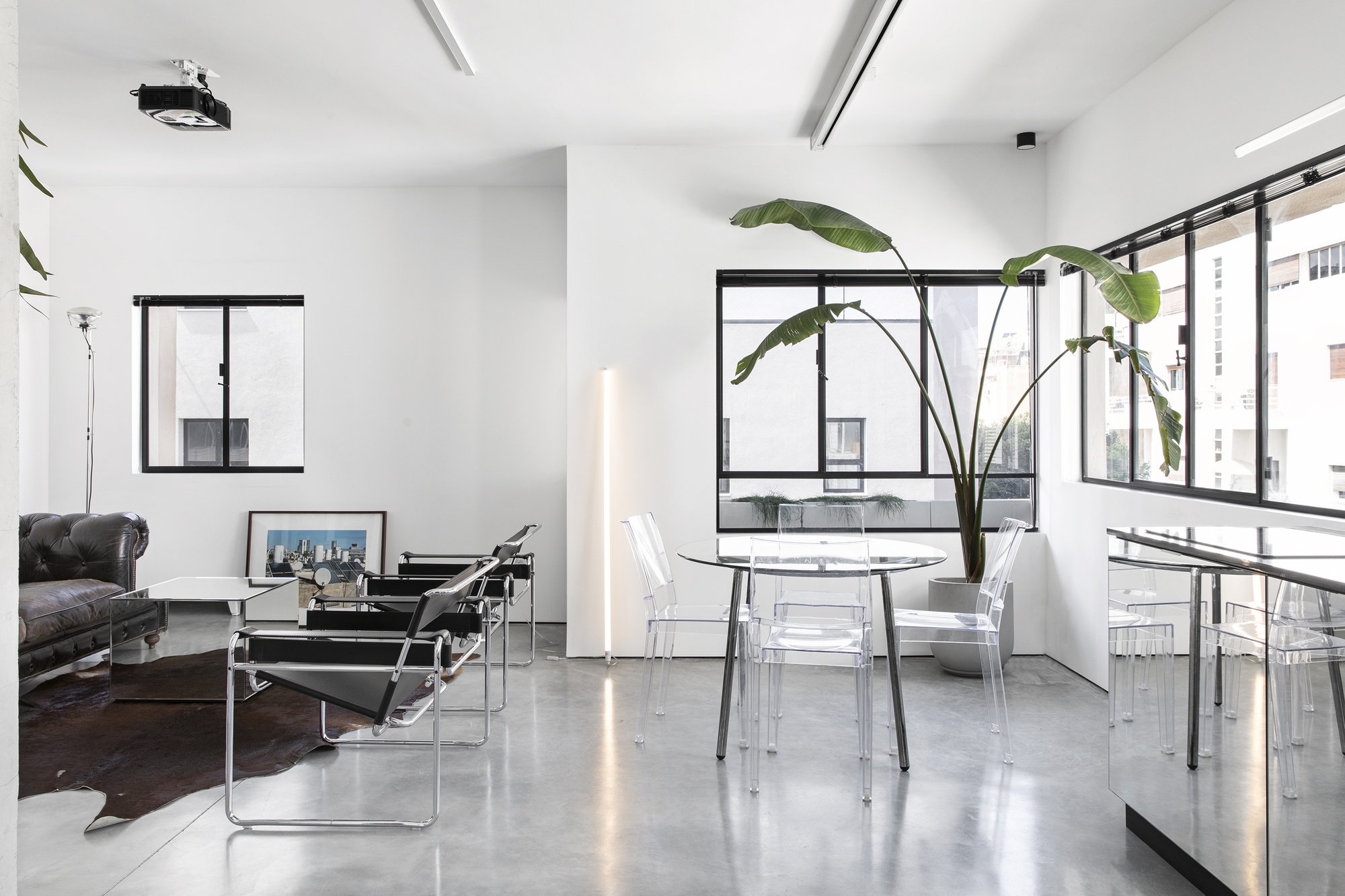 Gallery of Mirror Maze Apartment / YAEL PERRY | INTERIOR DESIGNER - 11