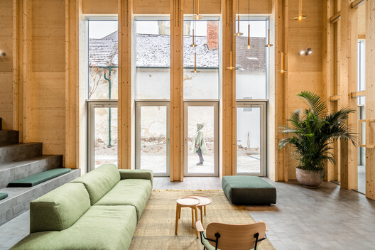 Centro Comunitário de Großweikersdorf / smartvoll Centro Comunitário de Großweikersdorf / smartvoll - Fotografia de Interiores, Sala de Estar, Janela