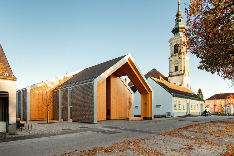 Centro Comunitário de Großweikersdorf / smartvoll - Fotografia de Exterior, Centro Comunitário, Fachada