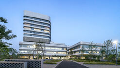 嘉兴凯宜医院 / B+H Architects