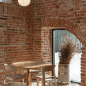 Farmers Circle / DO Architects - Interior Photography, Table, Wood, Brick, Chair, Beam