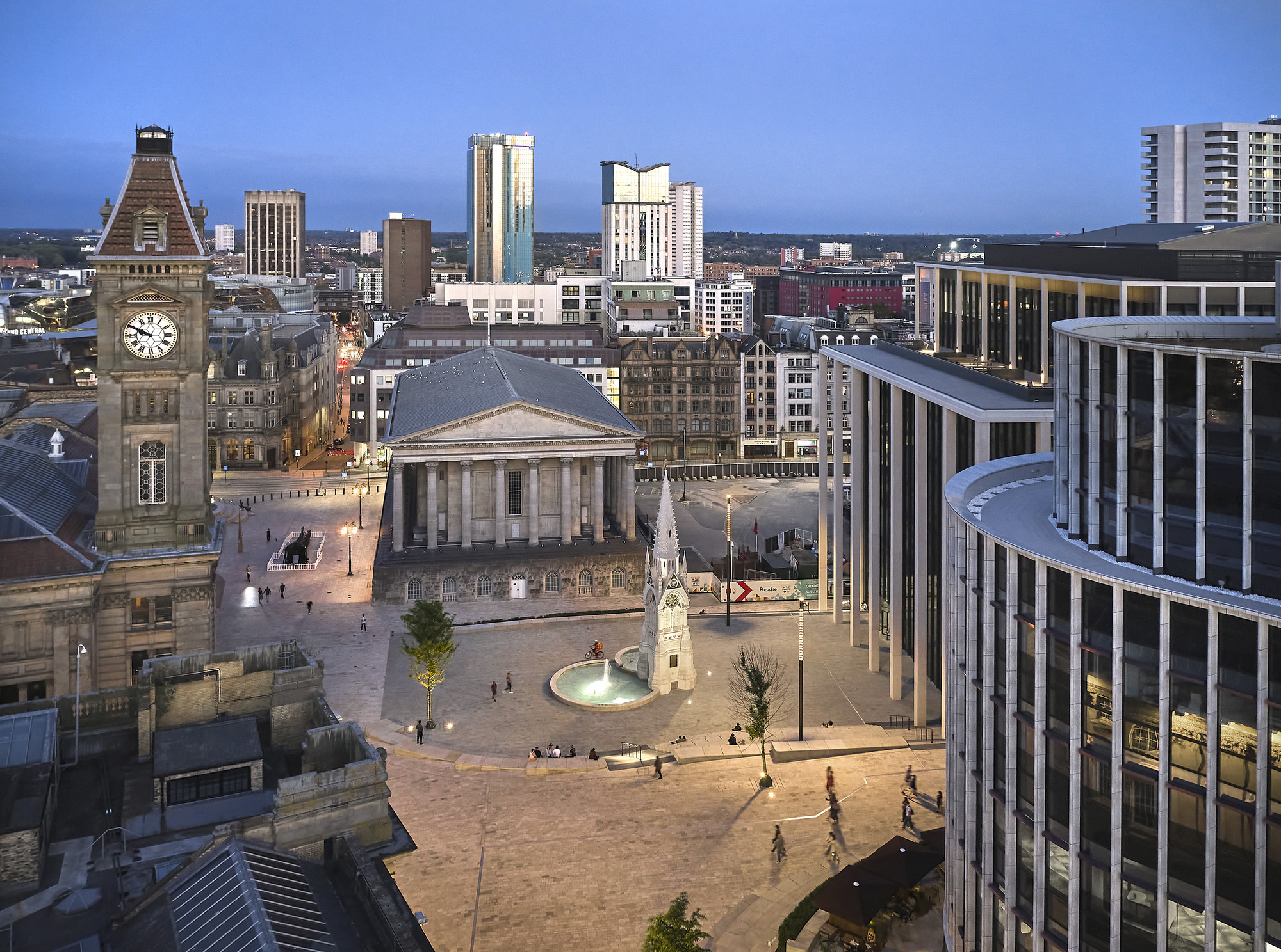 Galeria de Praça histórica de Birmingham passa pela primeira fase de