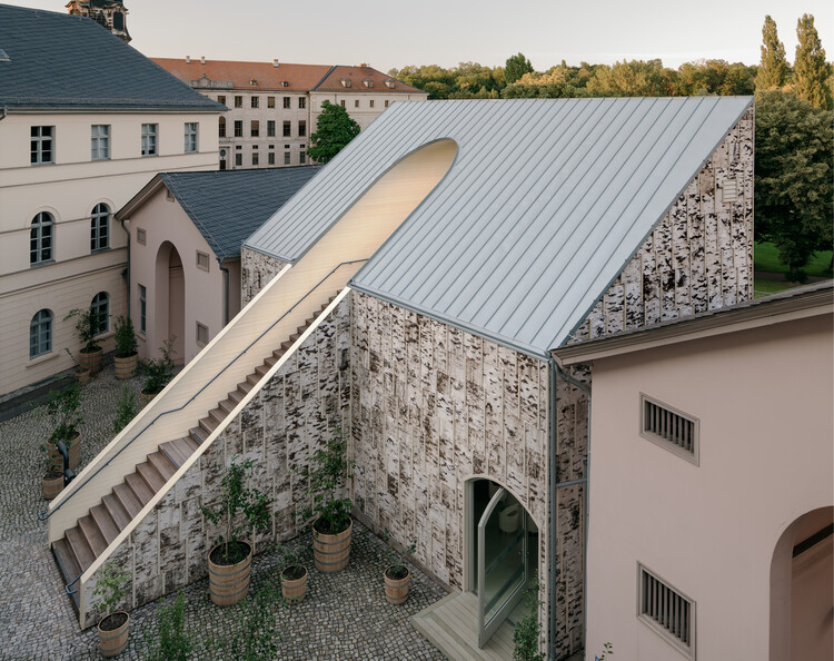 桦树皮表皮，魏玛宫入口 / Helga Blocksdorf Architektur - 更多图片