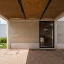 Casa Coronado / Apaloosa Estudio de Arquitectura y Diseño + Simetría Estudio de Arquitectura - Fotografía interior, Casas, Patio interior, Fachada, Puerta, Fijación Vigas, Arco, Pilares