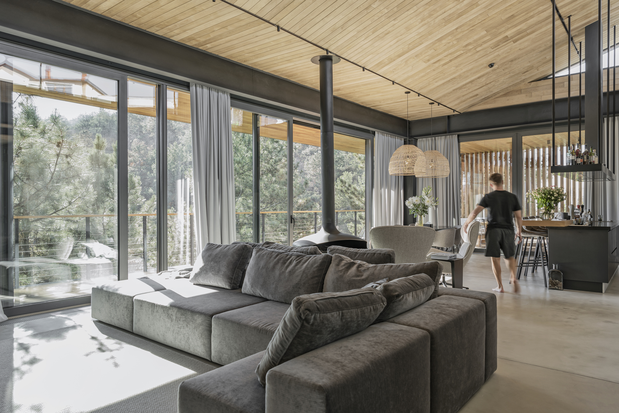 Gallery of Hillside House / TWO+ - 16