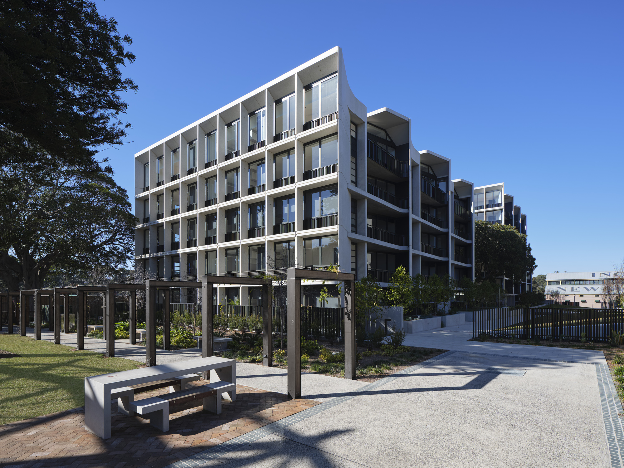 sds-1704-newmarket-18-exterior