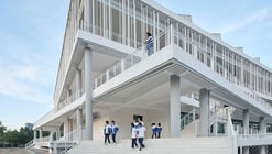 宜黄一中综合楼 / 以靠建筑