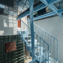23 staircase - L&Acirc;M's Home: Ng&ocirc;i nh&agrave; nhỏ 30m2 thiết kế nhỏ xinh ấn tượng cho c&ocirc; con g&aacute;i