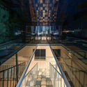 25 glass stair cover - L&Acirc;M's Home: Ng&ocirc;i nh&agrave; nhỏ 30m2 thiết kế nhỏ xinh ấn tượng cho c&ocirc; con g&aacute;i