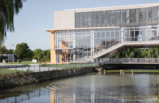  桥上教学楼，盐城外国语学校创新中心 / 普泛建筑 - 建筑图, 表皮