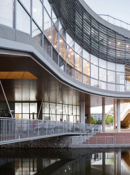  桥上教学楼，盐城外国语学校创新中心 / 普泛建筑 - 建筑图, 表皮