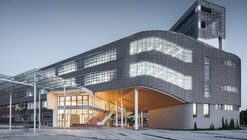  桥上教学楼，盐城外国语学校创新中心 / 普泛建筑