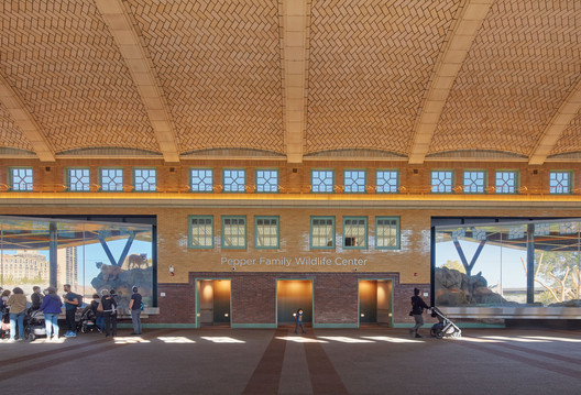 芝加哥林肯公园动物园‘狮屋’更新，人与动物的疏离与互动 - 8 的图像 15