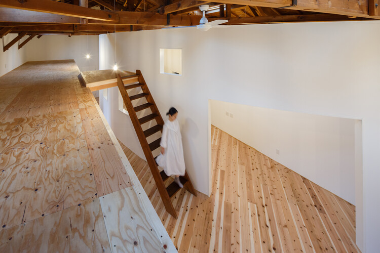 O House Renovation / Yasuhiro Sawa Design Office - Interior Photography, Stairs, Handrail, Beam