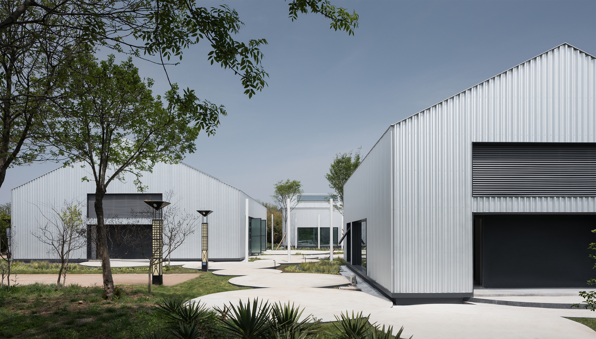 Zxp Building Gallery of Auxiliary Building Renovation along Zhu River / Xband ...