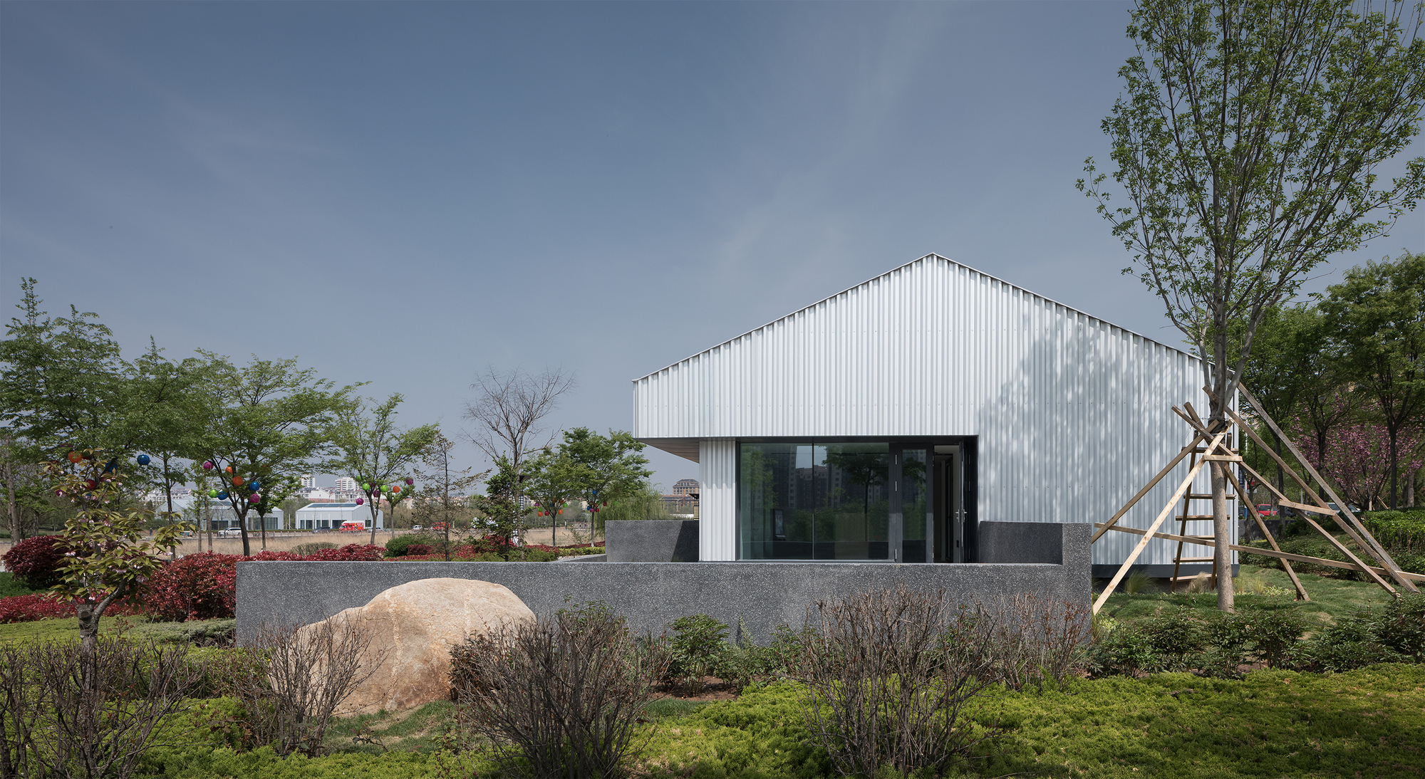 Zxp Building Gallery of Auxiliary Building Renovation along Zhu River / Xband ...
