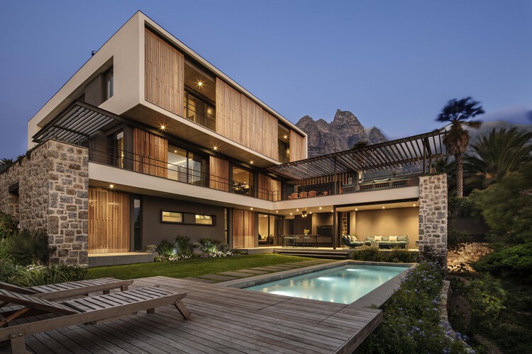 Camps Bay House / Malan Vorster Architecture Interior Design - Exterior Photography, Windows, Lighting, Facade, Courtyard