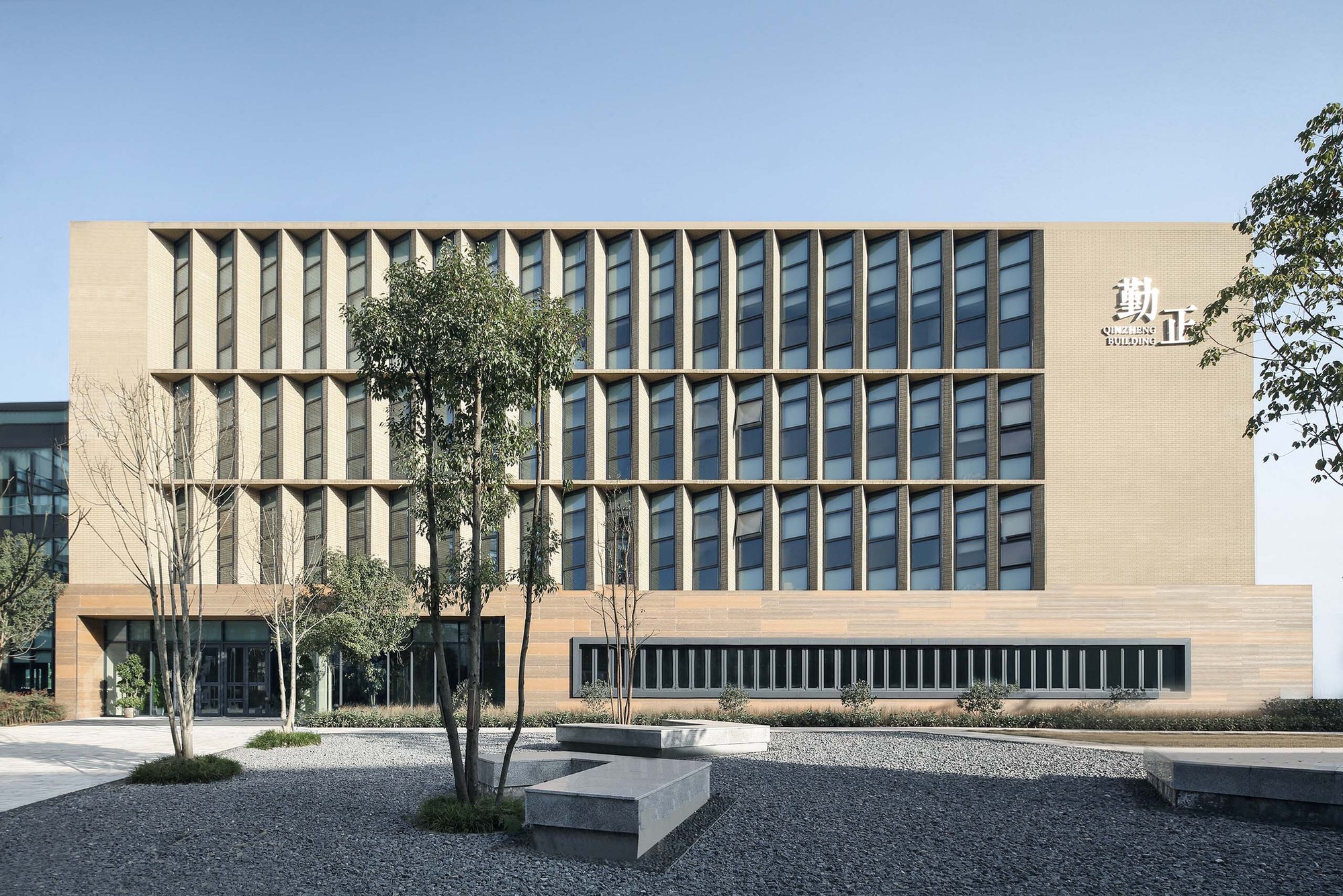 画廊 西南大学附属中学两江校区 / gad - 12