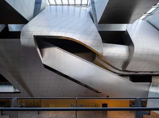 扬子江国际会议中心 / Morphosis Architects - 室内图, 厨房, 楼梯, 表皮