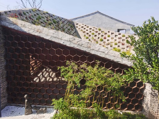 Shangen Blossom Pavilion / SpActrum - Exterior Photography, Brick, Fence