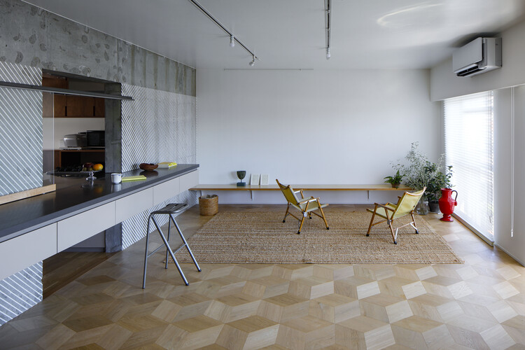 The Island Kitchen Home / G architects studio - Interior Photography, Kitchen, Windows, Chair, Countertop