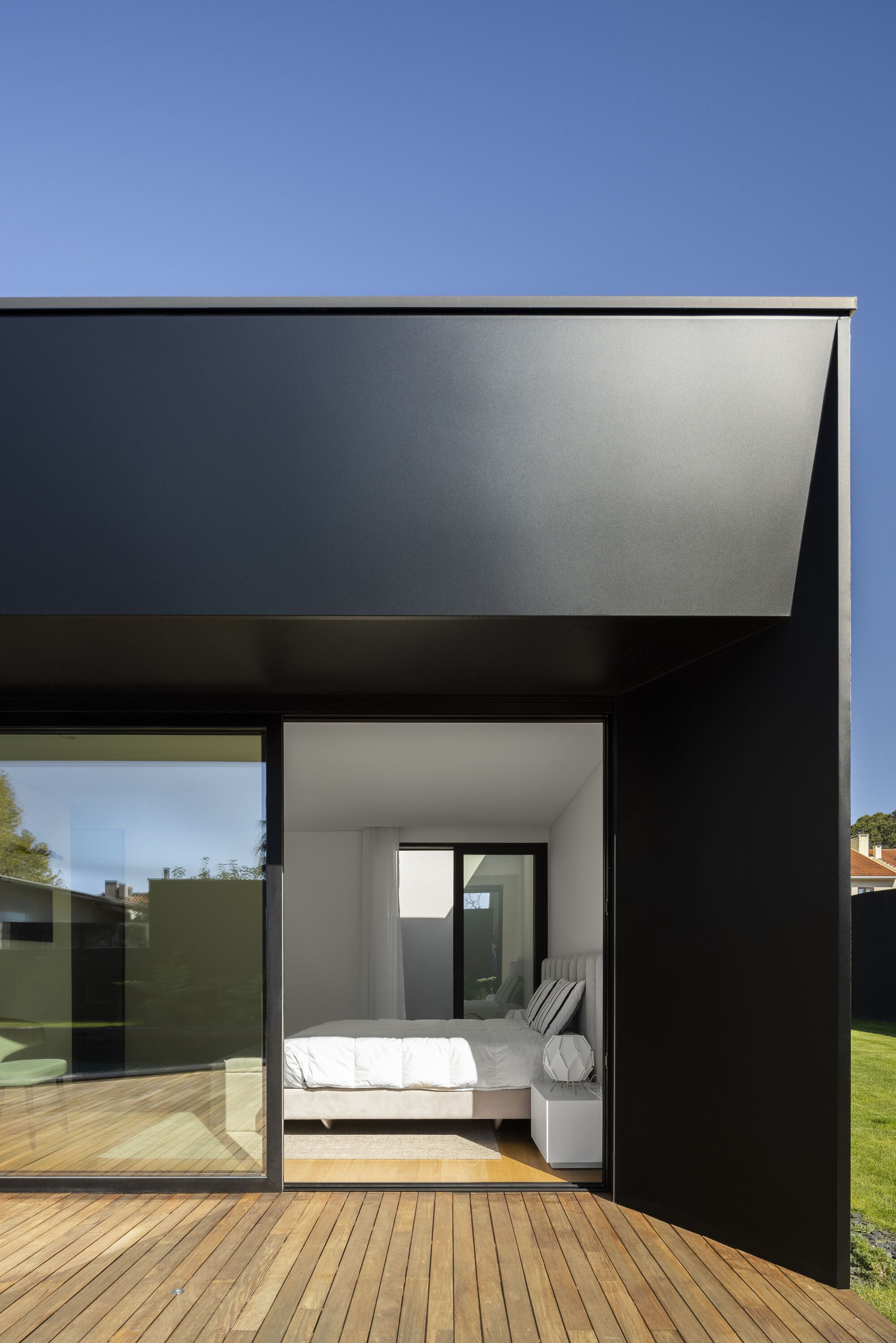 Gallery of Tilt House / MUTANT Architecture & Design 22