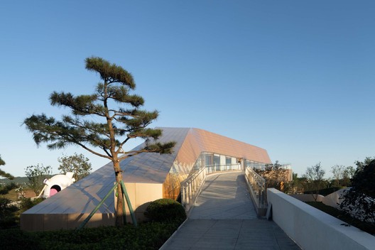 Centro de Entretenimento Yibin White Magnolia / Challenge Design - Fotografia de Exterior