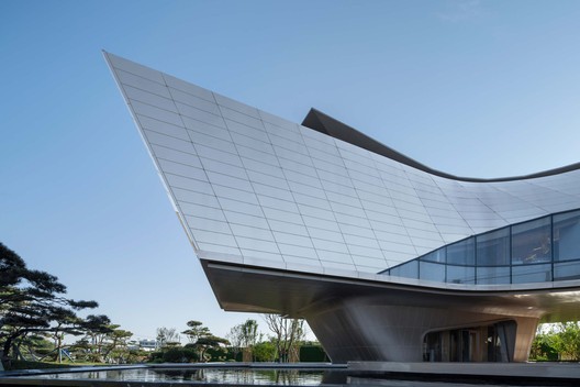 Centro de Entretenimento Yibin White Magnolia / Challenge Design - Fotografia de Exterior, Fachada