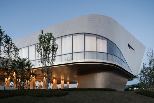 Centro de Entretenimento Yibin White Magnolia / Challenge Design - Fotografia de Exterior, Fachada