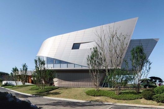 Centro de Entretenimento Yibin White Magnolia / Challenge Design - Fotografia de Exterior, Fachada