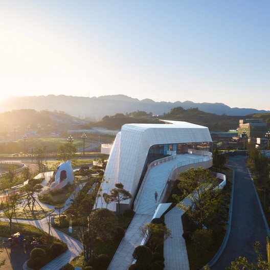 Centro de Entretenimento Yibin White Magnolia / Challenge Design - Fotografia de Exterior