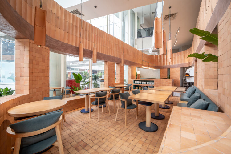 مطعم PIZZA 4P / KKA and Partners + Studio DIG ، © Hoang Le