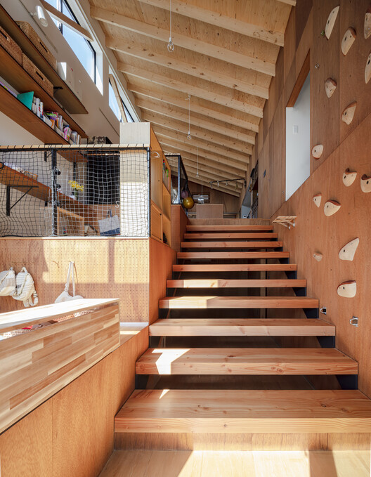 House in Tsukimiyama / Peak Studio - Interior Photography, Stairs, Windows, Beam, Handrail