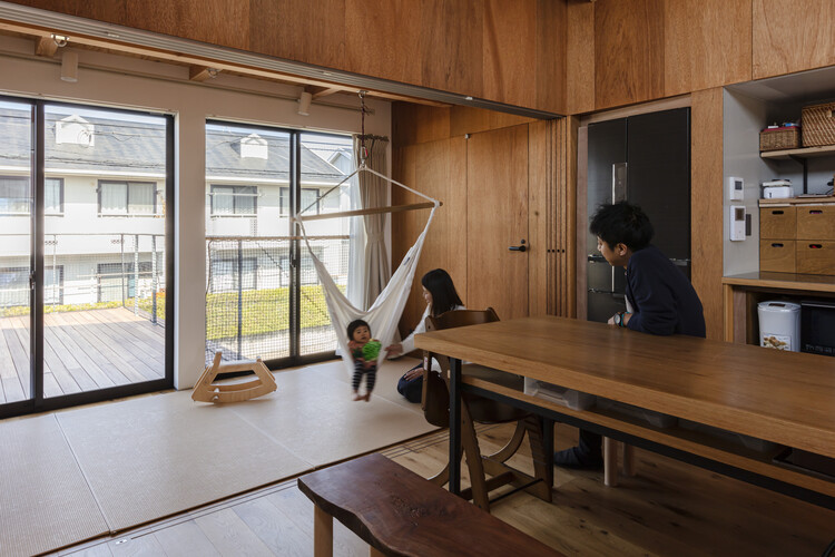 House in Tsukimiyama / Peak Studio - Interior Photography, Table, Windows, Shelving, Countertop, Beam